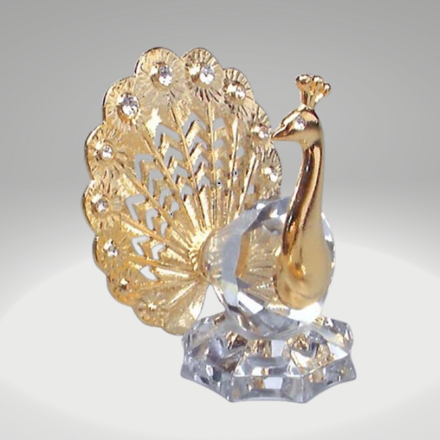 Broušená skleněná figurka se zlacenými kovovými prvky Páv