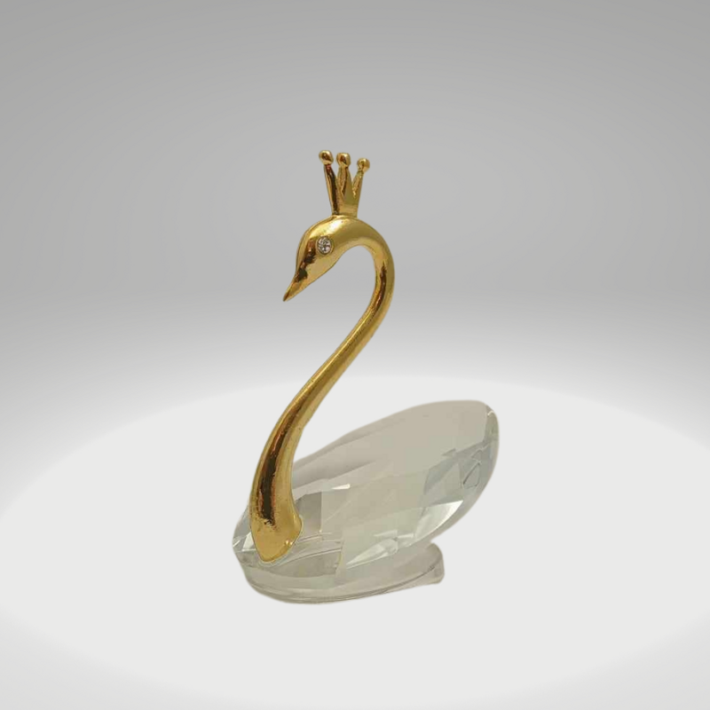 Broušená skleněná figurka se zlacenými kovovými prvky Labuť elegantní Broušená skleněná figurka se zlacenými kovovými prvky Labuť elegantní