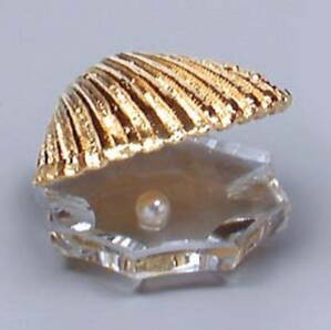 Skleněná křišťálová figurka Mušle s perlou